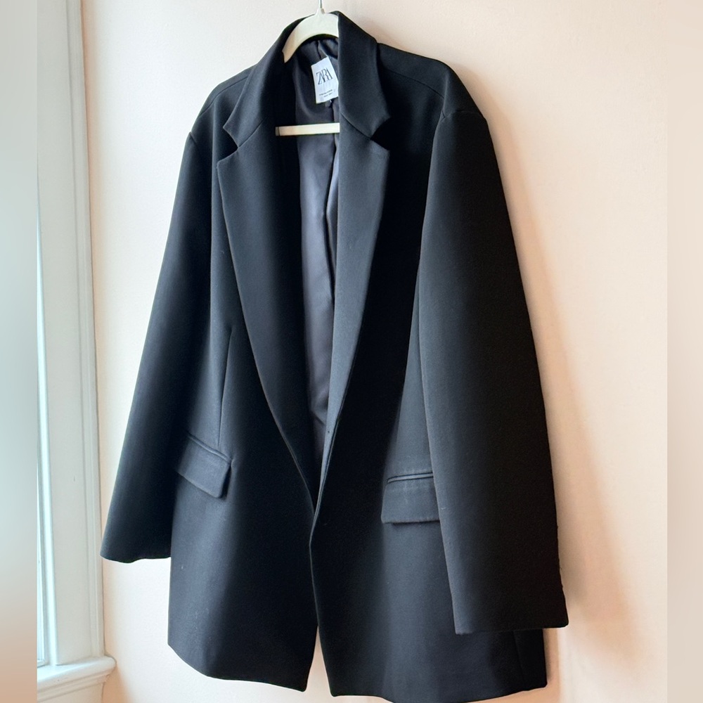 Zara Classic Black Blazer, size M, like new